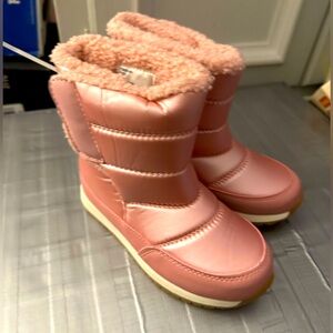Beautiful cozy and comfy toddler girls boots size 10 NEW